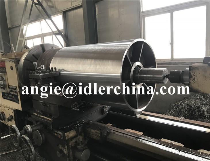 conveyor pulley body lathing